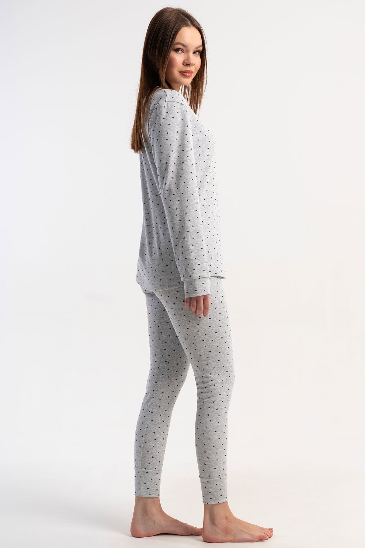 KADIN KASKORSE O YAKA UZUN KOL KOLUCU VE PACASI MANSETLI ETEGI OVAL PIJAMA TAKIM