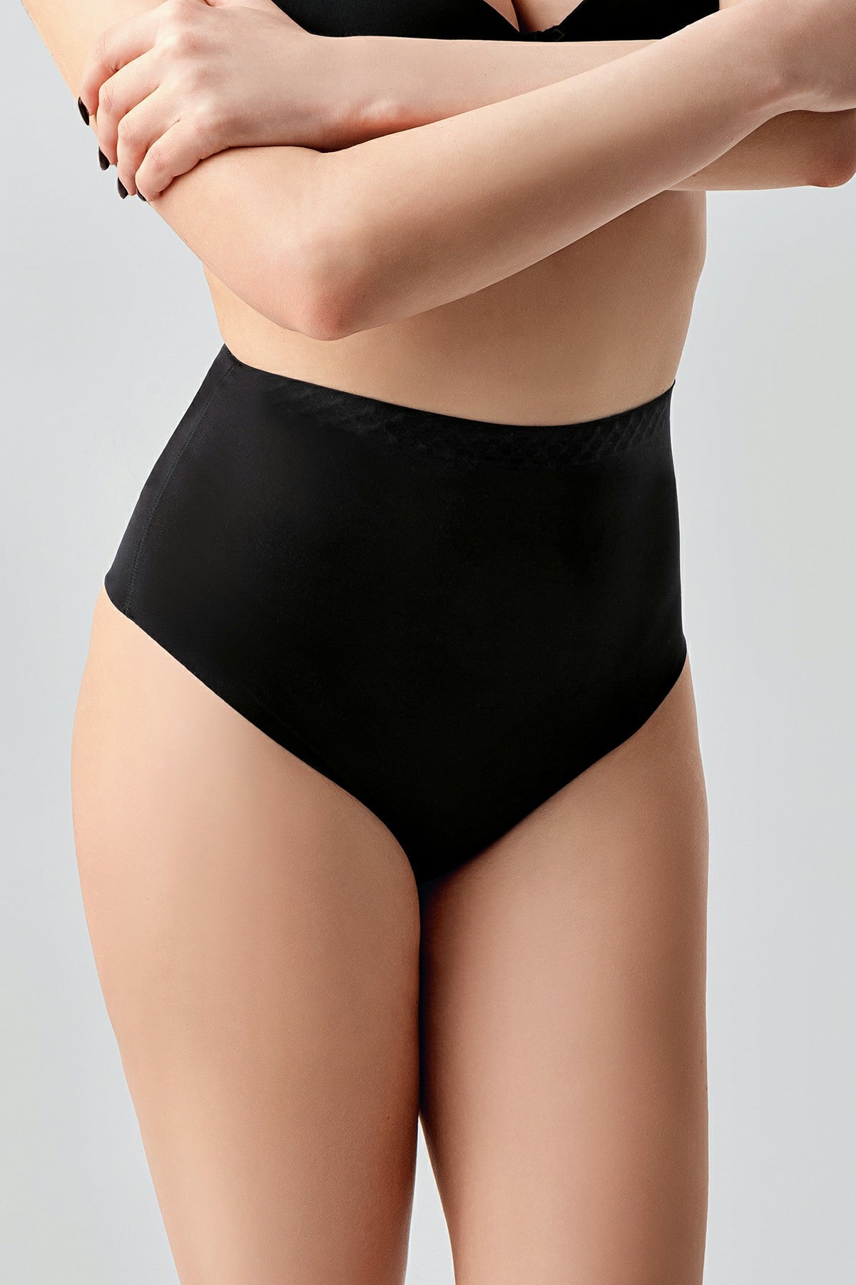 9206 - Yuksek Bel String Lazer Kesim Külot